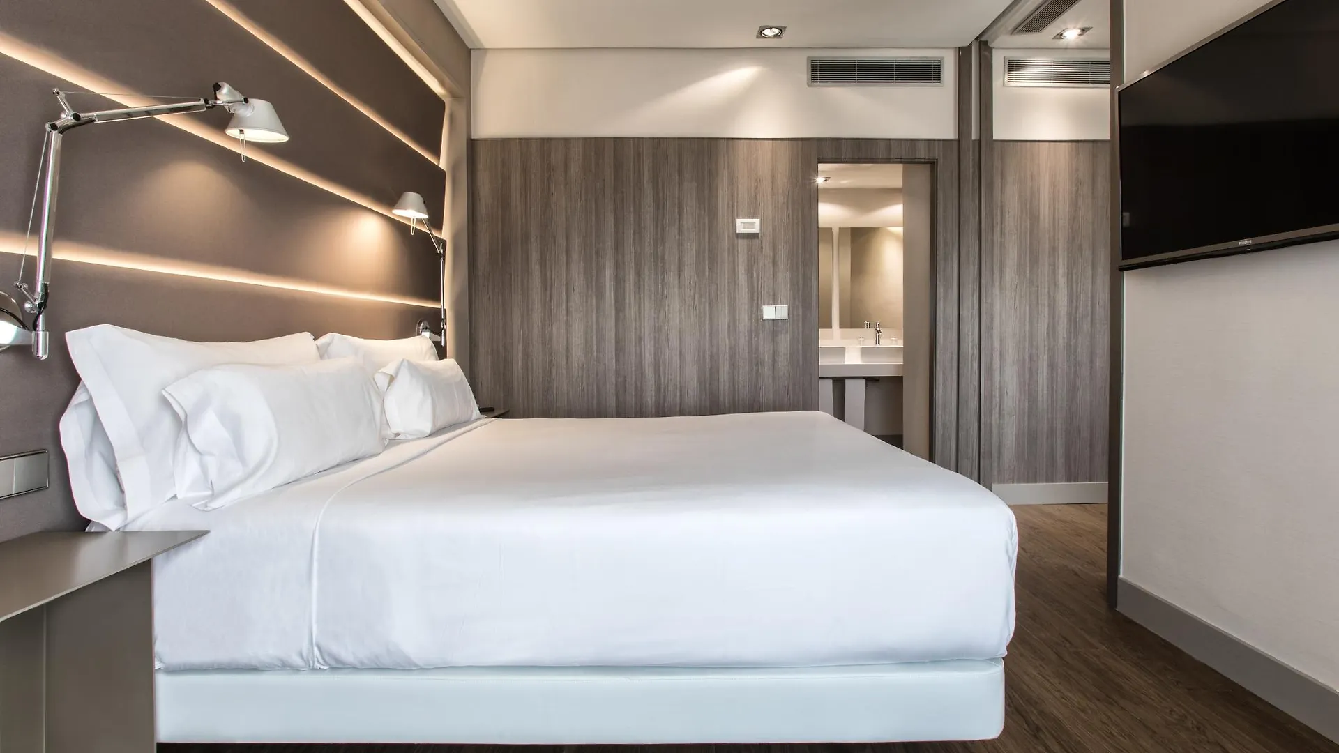 Nh Sevilla Plaza De Armas Otel