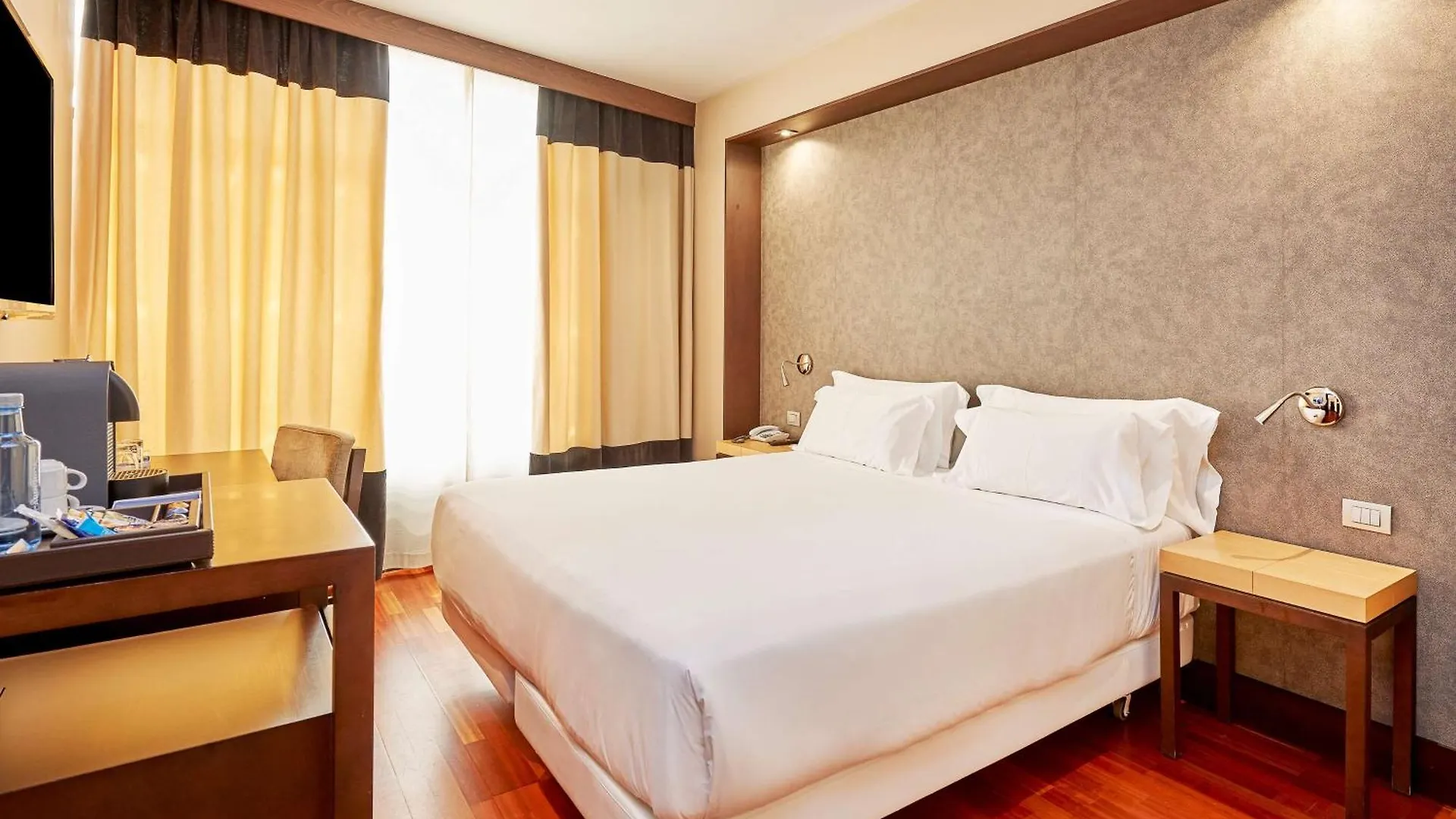 Nh Sevilla Plaza De Armas Hotel