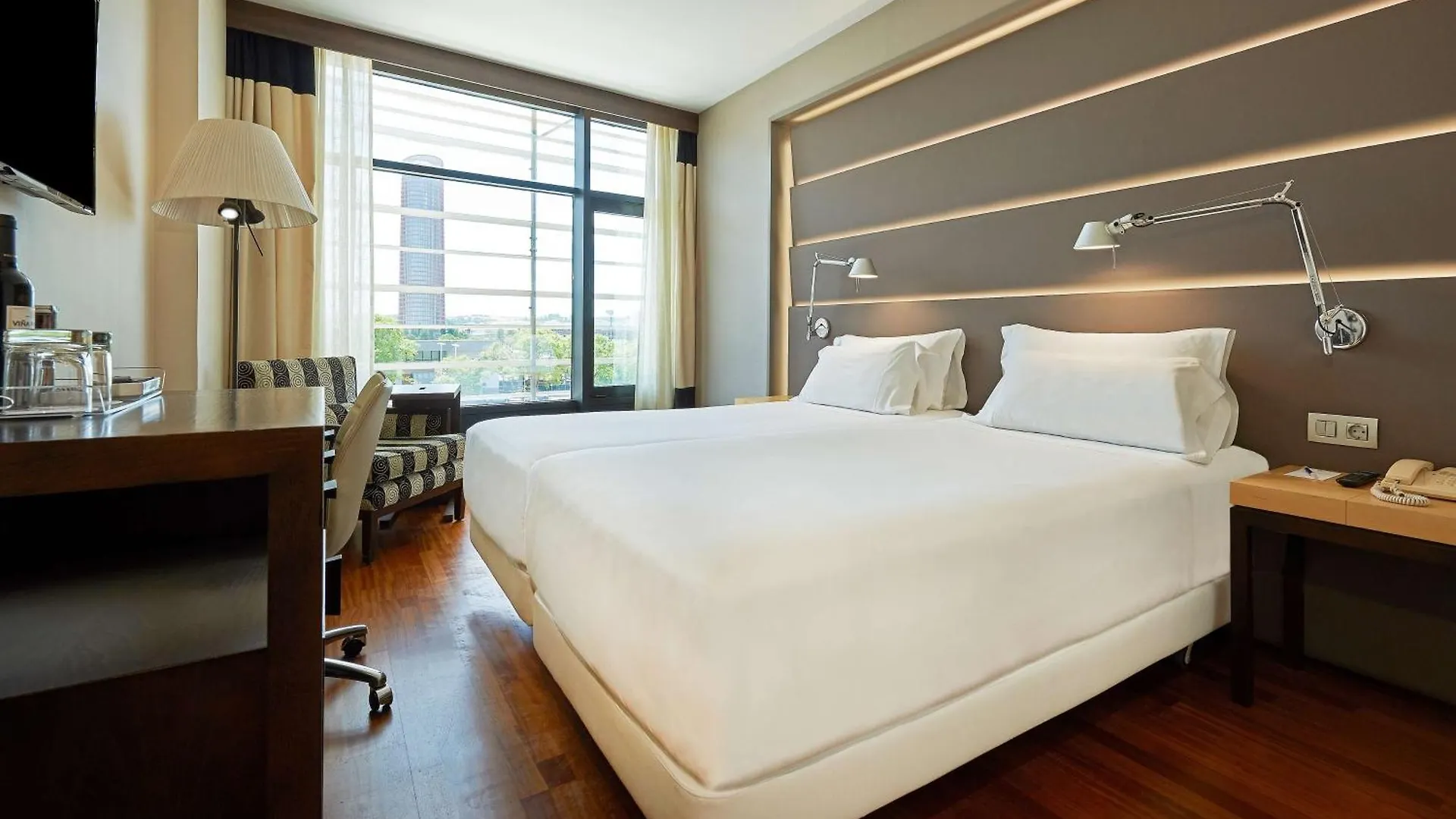 Nh Sevilla Plaza De Armas Otel
