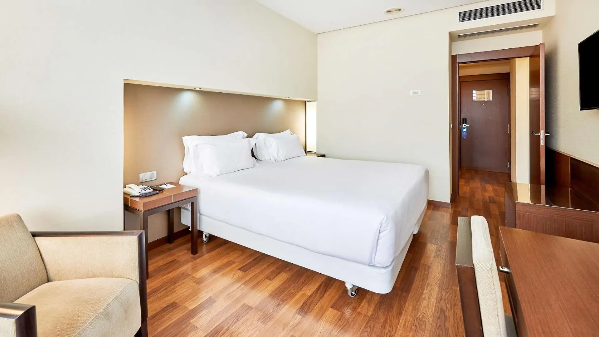 Nh Sevilla Plaza De Armas Otel