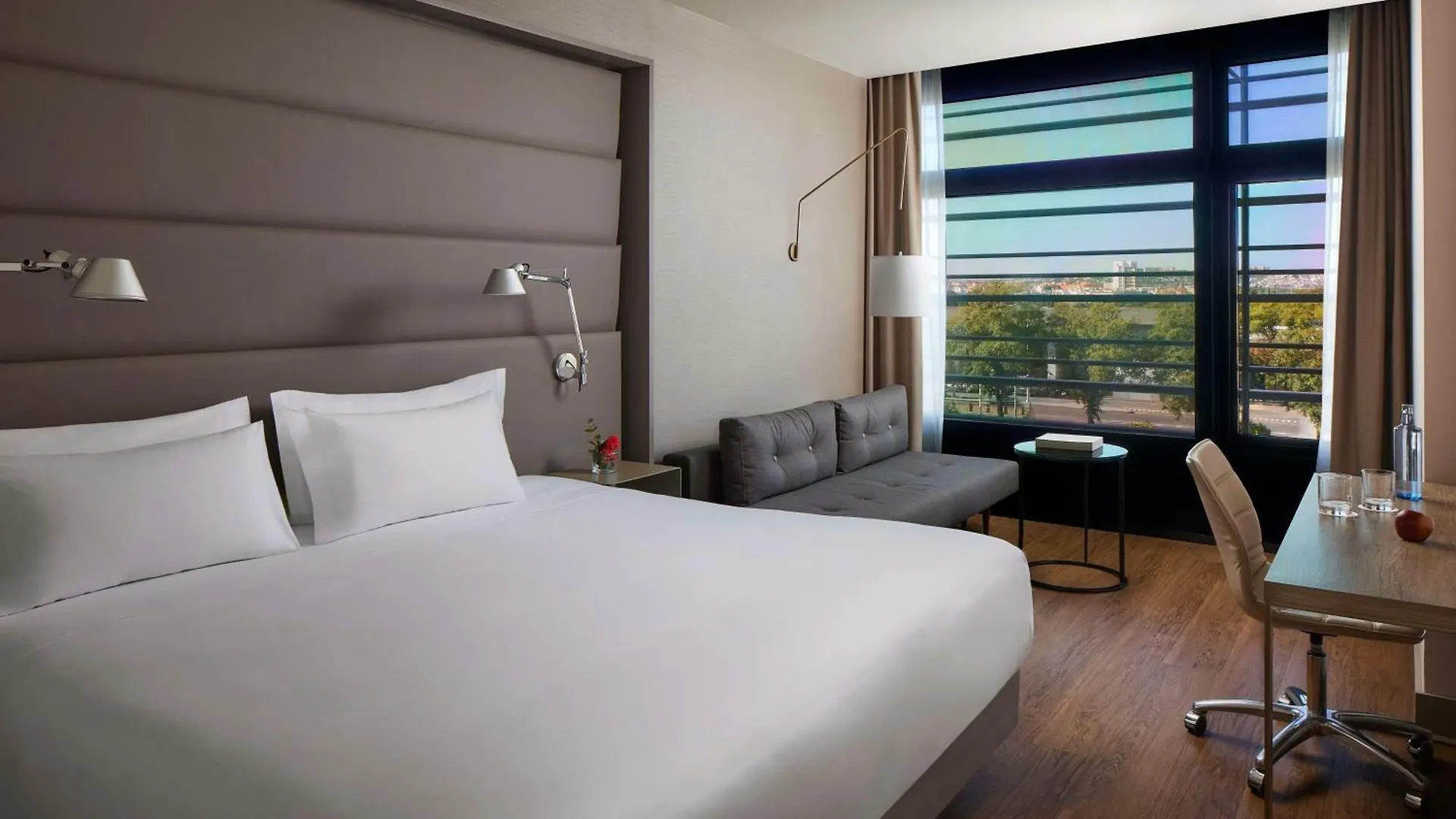 Nh Sevilla Plaza De Armas Hotel